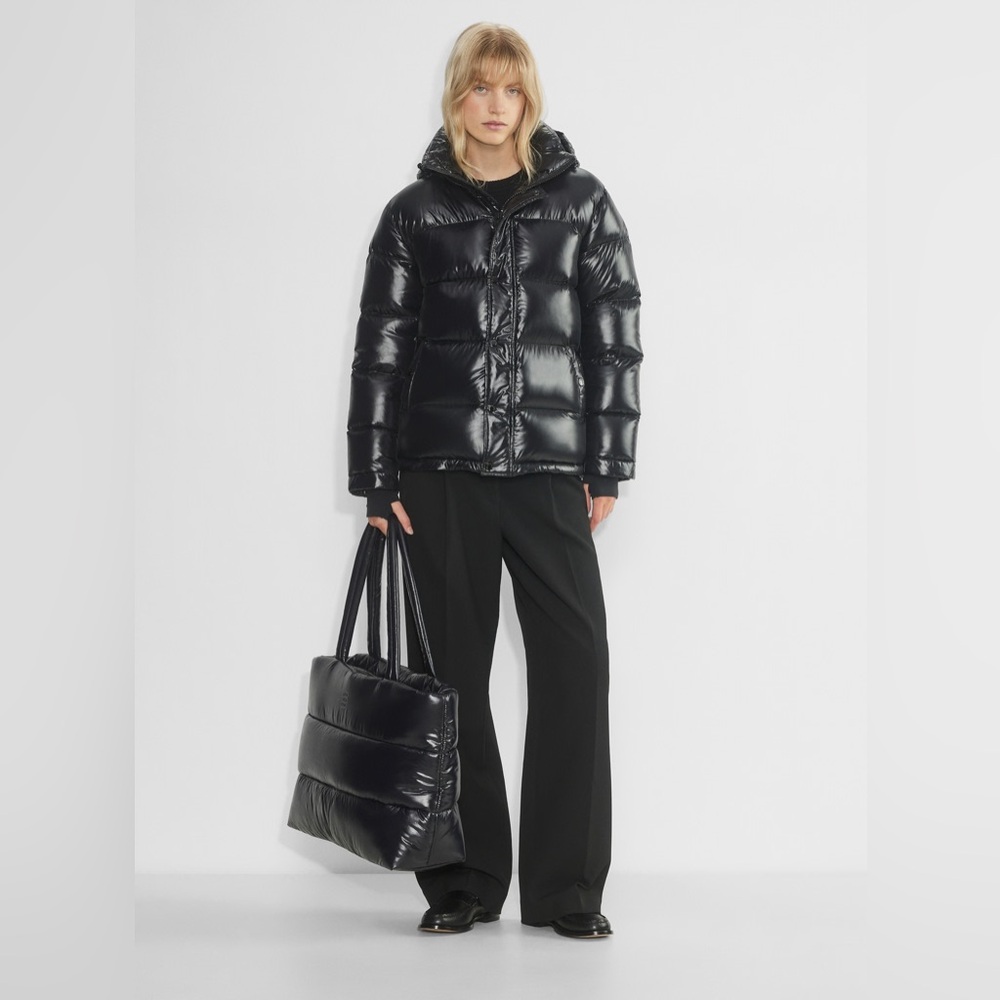 Aritzia The Super Puff Hi-Gloss in Black Size S